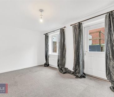 3 bedroom end of terrace house to rent - Photo 2