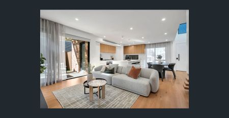 Spacious living in great location! - Photo 4