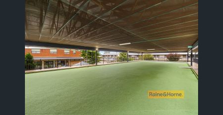 ATTENTION OVER 65'S - 1 BEDROOM UNIT IN PENINSULA VILLAGE - Photo 3