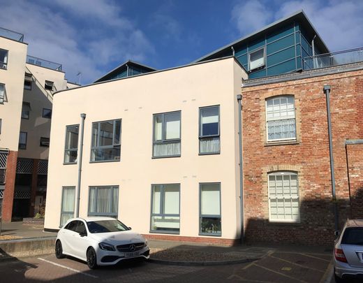 Executive One Bed Apartment with Parking TO LET In Norwich - Photo 1