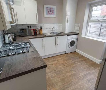 Molyneux Road, L6 - Photo 2