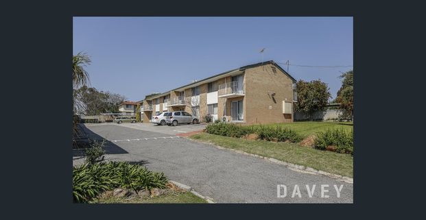 2 BEDROOM FIRST LEVEL UNIT IN CONVENIENT LOCATION - Photo 1