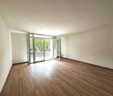 Moderne Dreiraumwohnung mit Balkon in zentrumsnaher Wohnlage! - Photo 1
