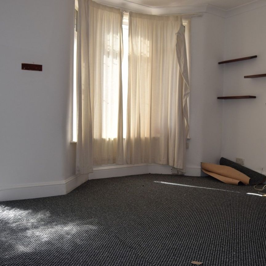 3 Bed Terraced House, Stanley Road, IG1 - Photo 1