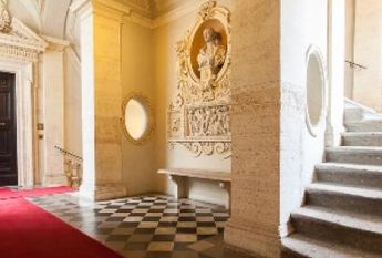 Center-Historic Jewish Quarter: Elegant apartment situated in beautiful Palazzo Nobiliare. Entrance, spacious living with original wood frescoed ceilings, large modern dining and kitchen, 4 bedrooms, 4 Baths, small terrace. #1527