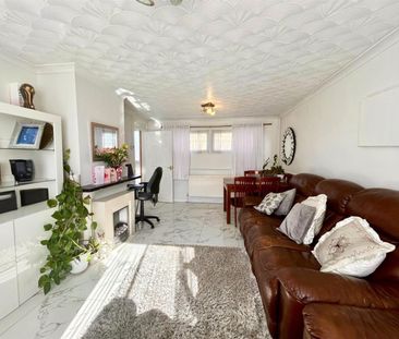 3 Bedroom House - Mid Terrace To Let - Photo 5
