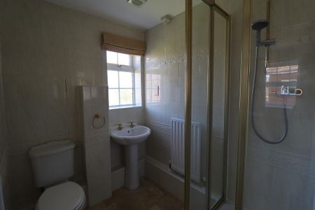 5 bedroom detached house to rent - Photo 4