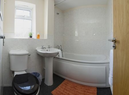 4 BED KINGFISHER WAY - Photo 5