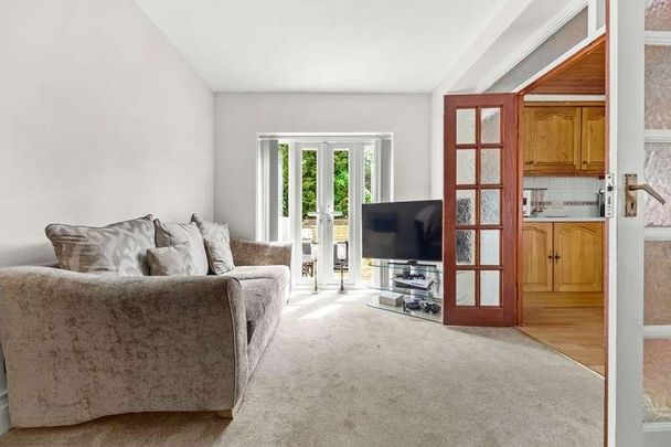 Street Lane, Leeds, LS17 - Photo 1