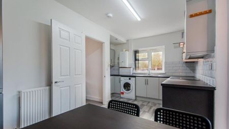 2 bedroom terraced house to rent - Photo 4