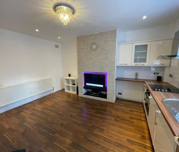 2 bedroom end of terrace house to rent - Photo 1