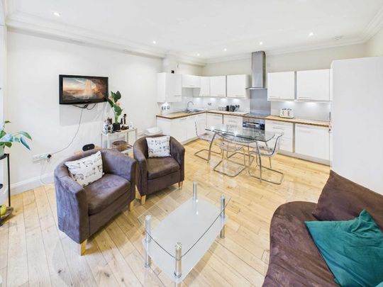 2 bedroom flat to rent - Photo 1