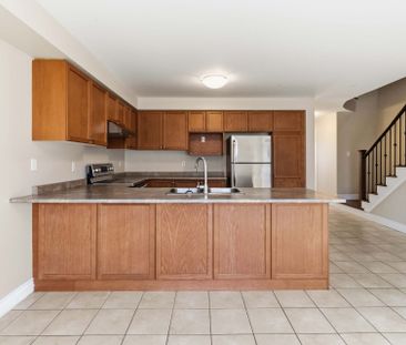 For Lease - 3201 Neyagawa Boulevard, Oakville, Ontario - Photo 3