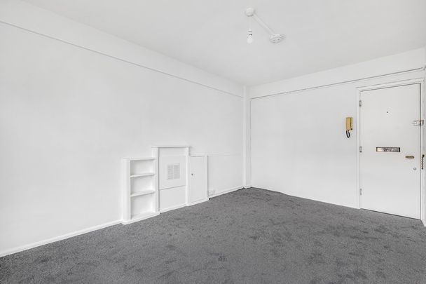 Shepherds Bush Green, London, W12 - Photo 1