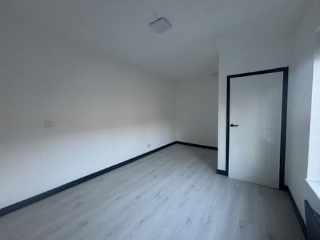 4 bedroom ground floor flat to rent - Photo 3