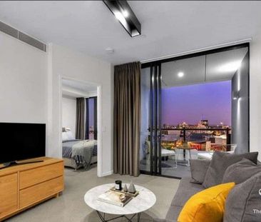 Best location in South Brisbane with City & River Views - Photo 5