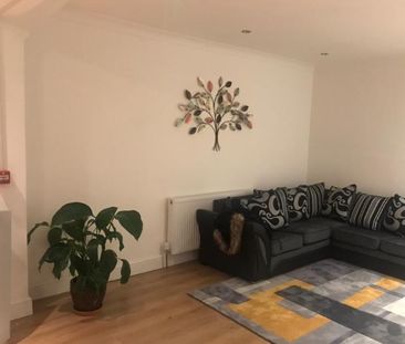 Room in a Shared House, Osterley Gardens, CR7 - Photo 1