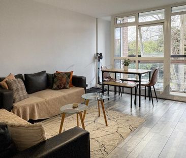 2 bedroom flat to rent - Photo 2