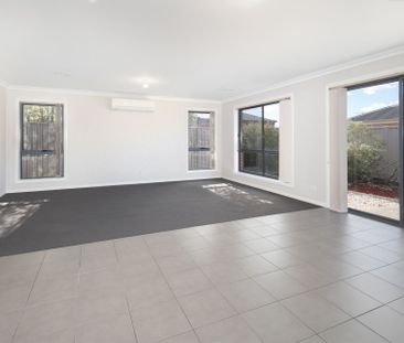 3 BEDROOM, 2 BATHROOM TOWNHOUSE IN SEBASTOPOL - Photo 1