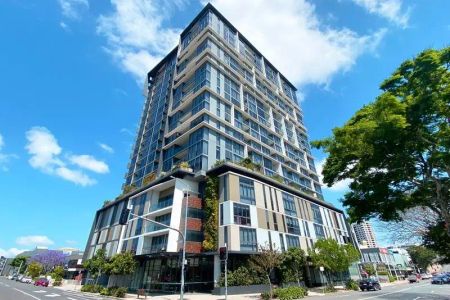 “7th Floor Luxury Living in Illumina!” - Photo 3