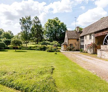 Stunning four bedroom period property situated in an idyllic location in the Cotswold village of Bagendon. - Photo 2