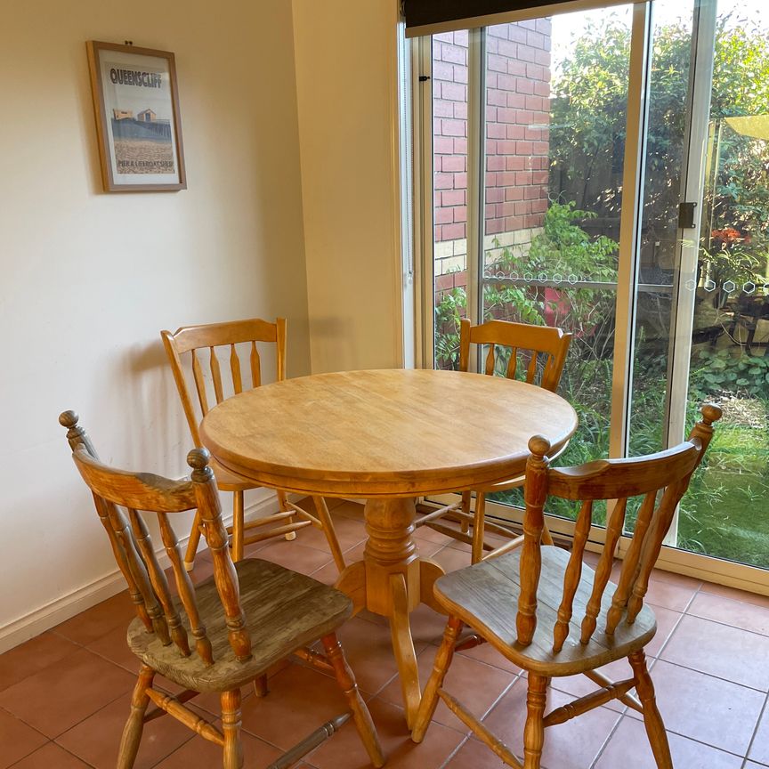 Hughesdale - Photo 1