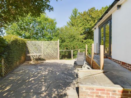 4 bedroom detached bungalow to rent - Photo 4