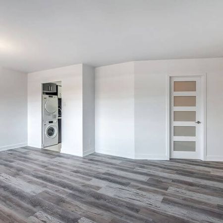 6800 Côte Saint Luc Road - Beautiful 3-Bedroom Apartment for Rent - Photo 3