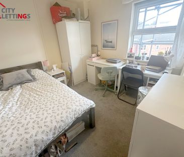 5 Bedroom Mid Terraced House - Photo 3