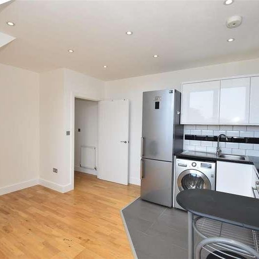 Albert Road, Horley, RH6 - Photo 1