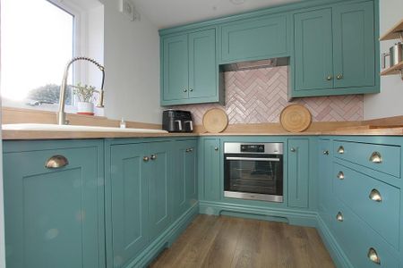 2 bedroom end of terrace house to rent - Photo 2