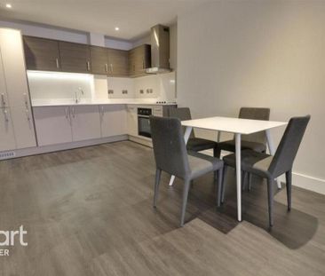 2 bedroom flat to rent - Photo 4