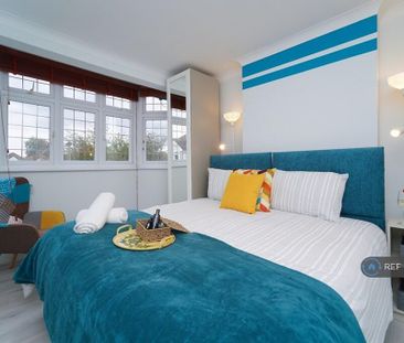 Brampton Gardens, Walton-On-Thames, Hersham - Photo 5