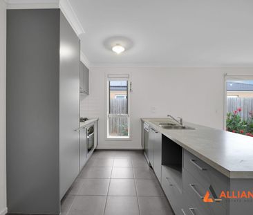 Comfortable Family Living in a Peaceful Wallan Setting - Photo 6