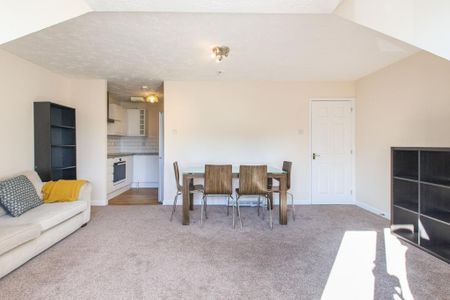 2 bedroom flat to rent - Photo 3