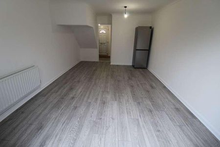 Ratcliffe Close, Uxbridge, UB8 - Photo 2