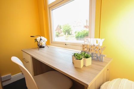 1 bedroom in a house share to rent - Photo 3