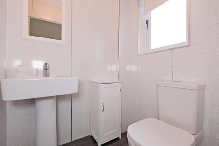 4 bedroom detached house to rent - Photo 4