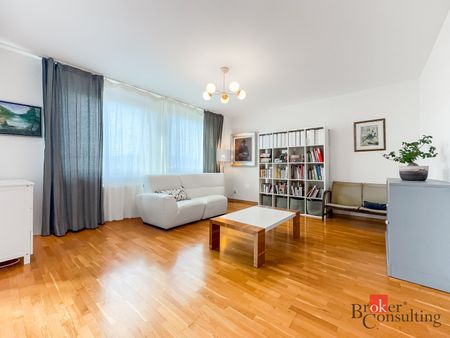 Veľkometrážny 3i mezonet s terasou a parkovaním - Nové Mesto - Photo 2
