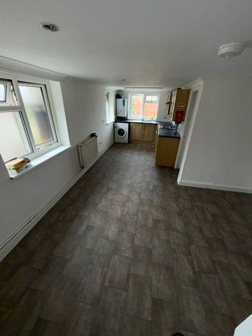 3 Bed Flat, Oxford Road, RG1 - Photo 2