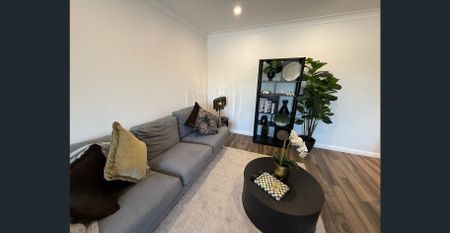 Newly Renovated - Opposite Westfield ! - Photo 2