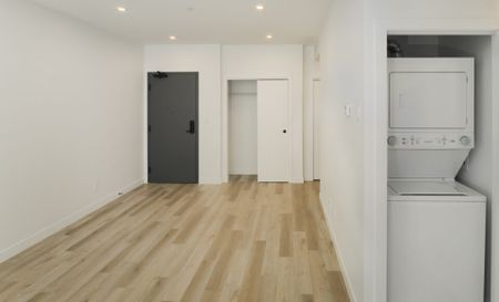 Bristol: Black Accents – 710 Westminster, Winnipeg, MB - Photo 2