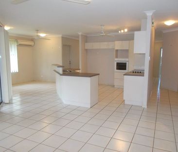 LARGE FAMILY HOME IN PRIME GUNN LOCATION - Photo 4