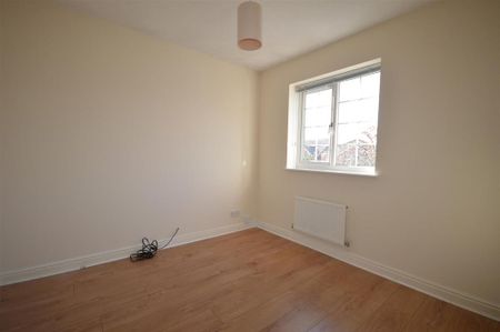 3 bedroom detached house to rent - Photo 5