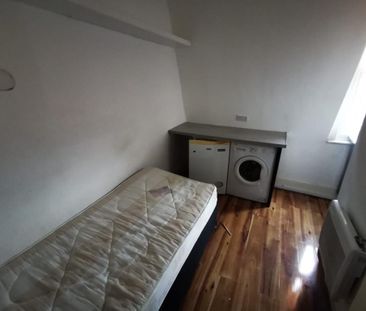 1 Bed Flat, Bowes Road, N13 - Photo 2