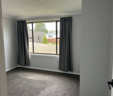 Renovated 3 bedroom home close to sporting facilities - Photo 5