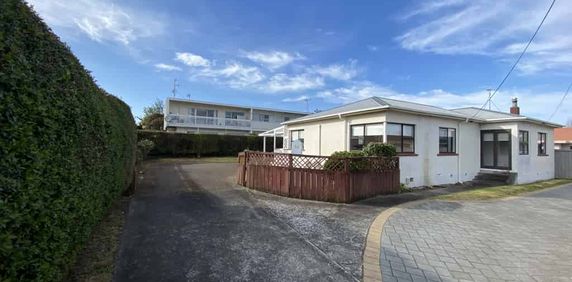 This property offers a convenient and comfortable lifestyle for its residents. - Photo 2