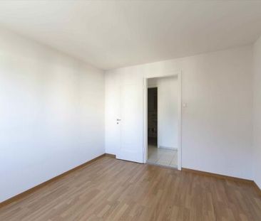 Immediately - your new home in a family neighborhood - Photo 3