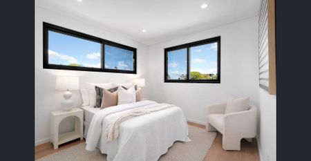 Luxury 5 Bedroom in a Prime Lifestyle Location - Photo 3