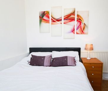 Room in a Shared Flat, New Place Square, SE16 - Photo 1